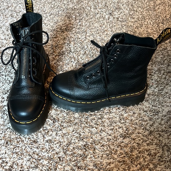 Dr. Martens Womens Sinclair 8 Eye Leather Platform Boot - Picture 2 of 3